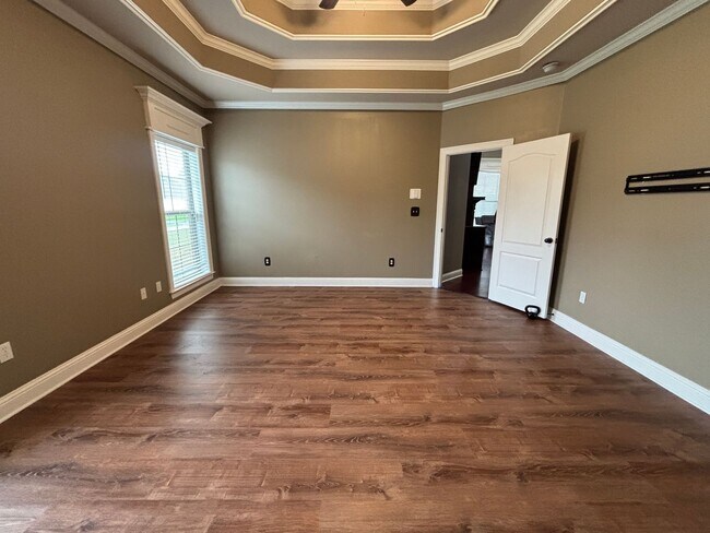 Building Photo - 4 BEDROOM BLANCHARD HOME NEAR I49