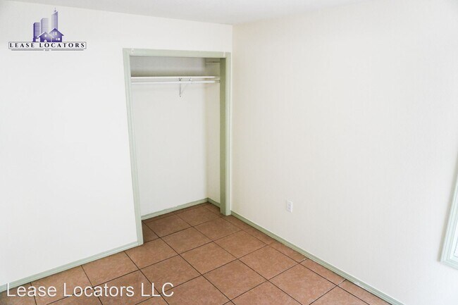 Building Photo - 2 br, 1 bath House - 2059 E 9th St