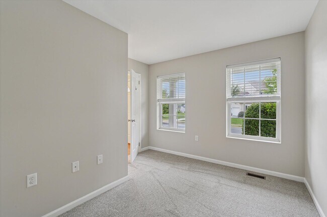 Building Photo - Spacious Single-Family Home On Over A 1/2 ...