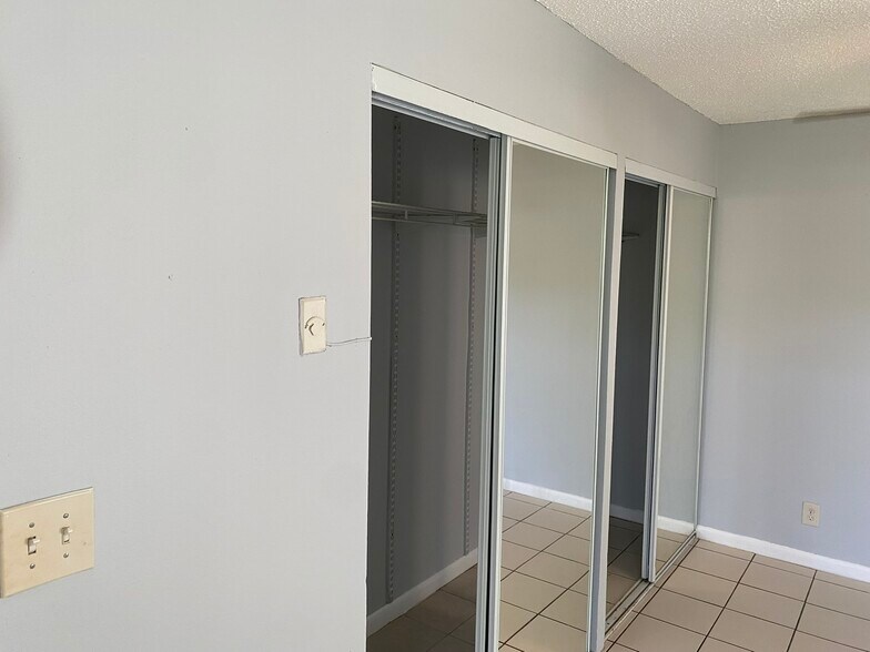 Building Photo - 3483 Coral Springs Dr