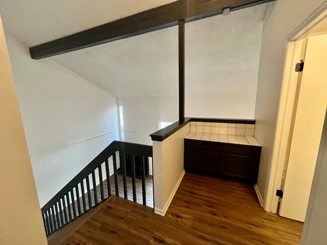 Building Photo - Updated 3 bed 2 1/2 bath  townhome with 2 ...