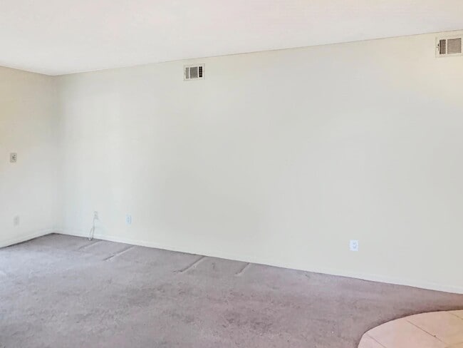 Building Photo - 6090 N Sabal Palm Blvd