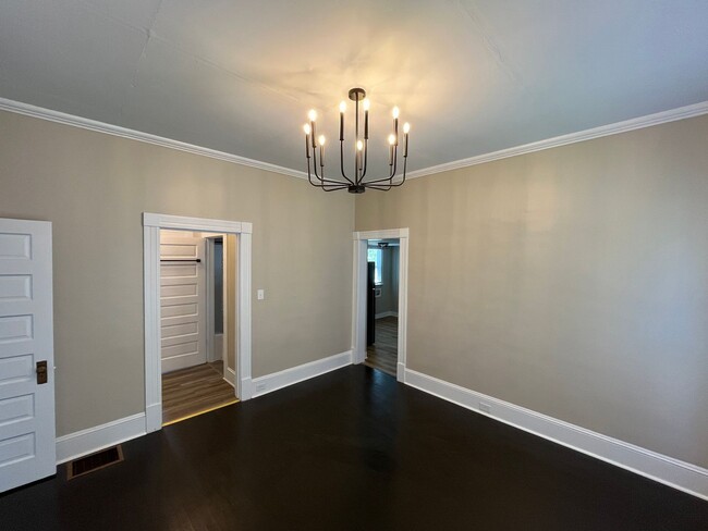 Building Photo - Newly Renovated 2 Bedroom Bungalow!!!