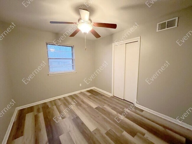 Building Photo - 7809 Bradley Dr