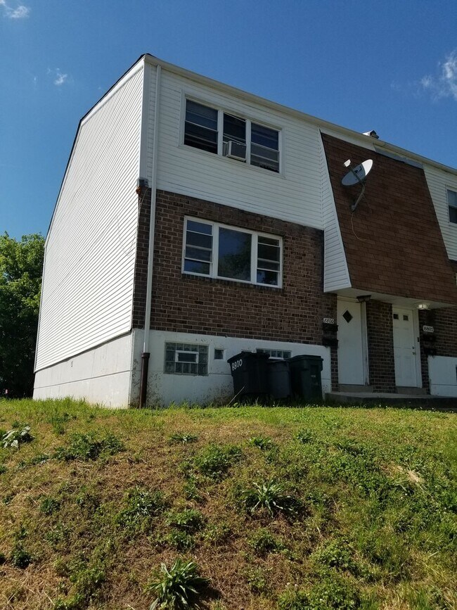 Building Photo - 8800 Cottage St
