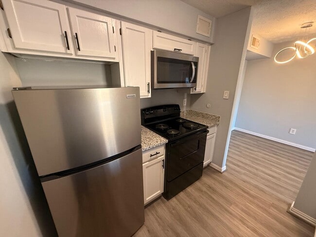 Building Photo - 10555 Turtlewood Ct