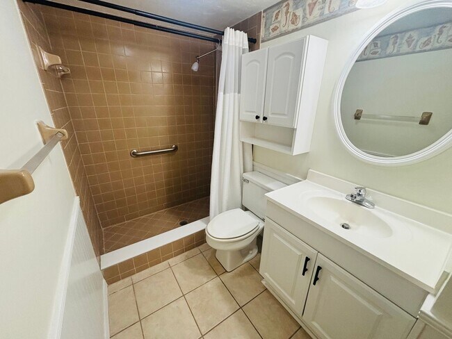 Building Photo - Great Location, 2 Bedroom W/ Access Citrus...