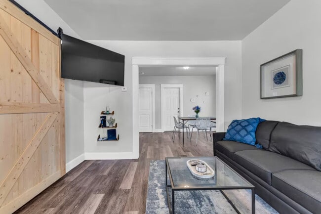 Building Photo - 1817 Mayview Ave