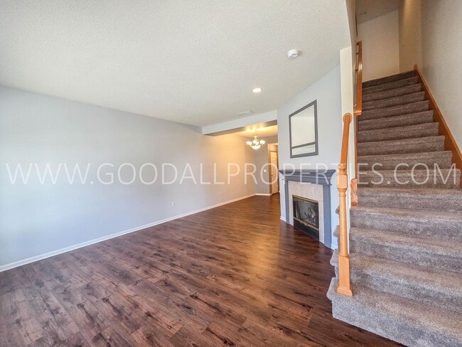 Building Photo - Spacious Townhome in Clive | 2 Bed + 2.5 Bath with Garage
