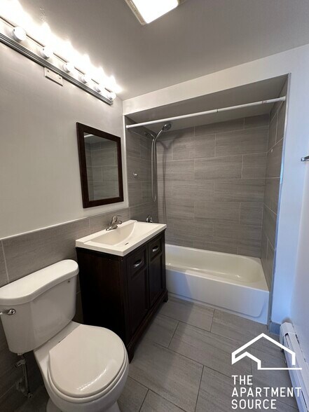 Building Photo - 1004 S River Rd