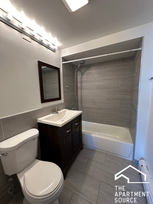 Building Photo - 1639 Oakwood Ave