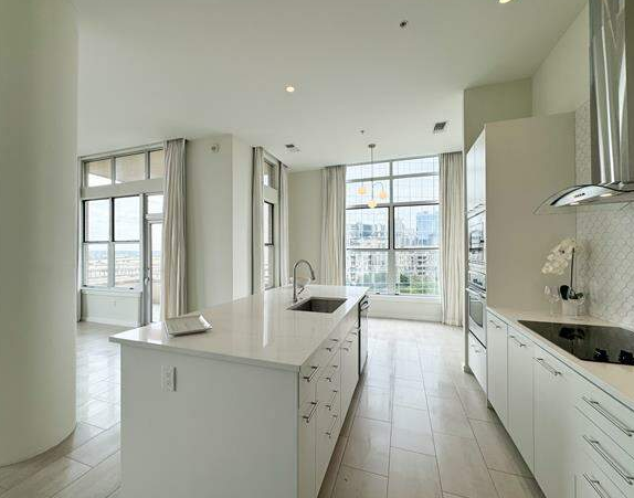 Building Photo - 2323 N Houston-1805