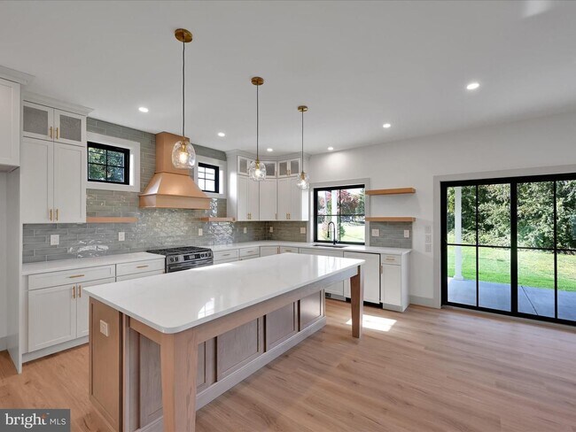 Building Photo - 4 Bed 3.5 Bath Brand New Custom Home in East Petersburg