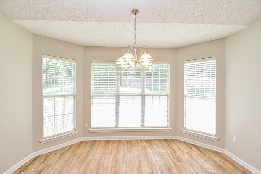 Building Photo - 13273 Sandbourne S