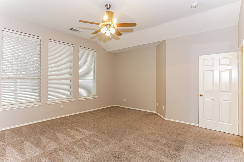 Building Photo - 1630 Redwood Dr