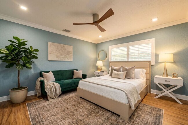 Building Photo - 5841 Bayview Dr
