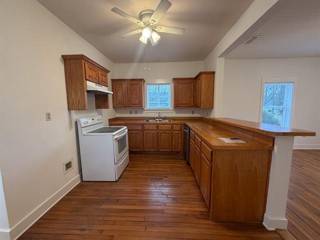 Building Photo - 310 E Parks Ave