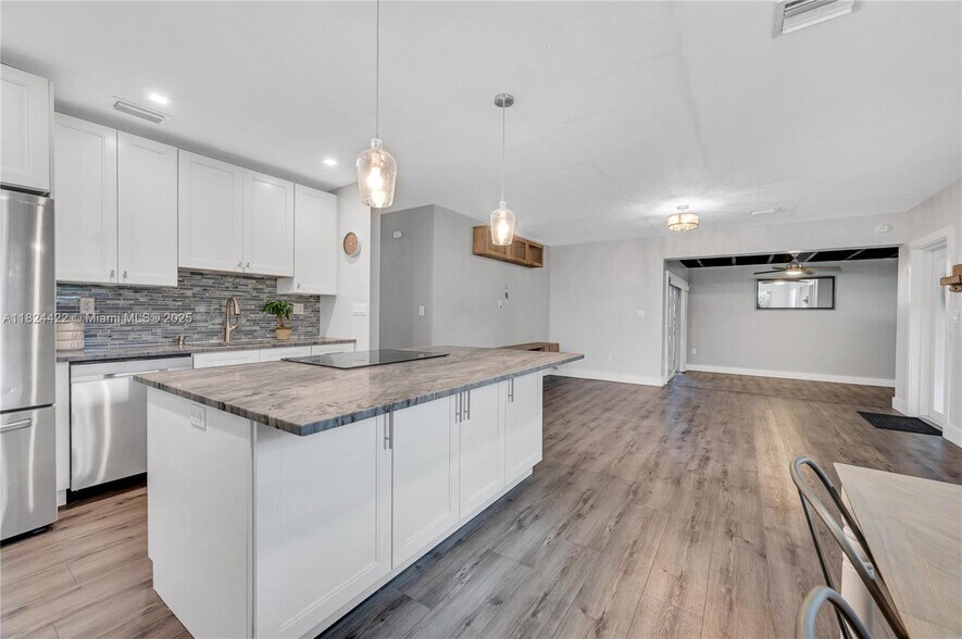 Building Photo - 4764 NE 15th Way