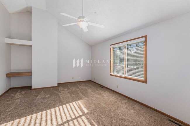 Building Photo - Marvelous Omaha Home