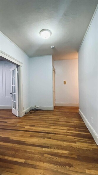 Building Photo - 148 Strathmore Rd