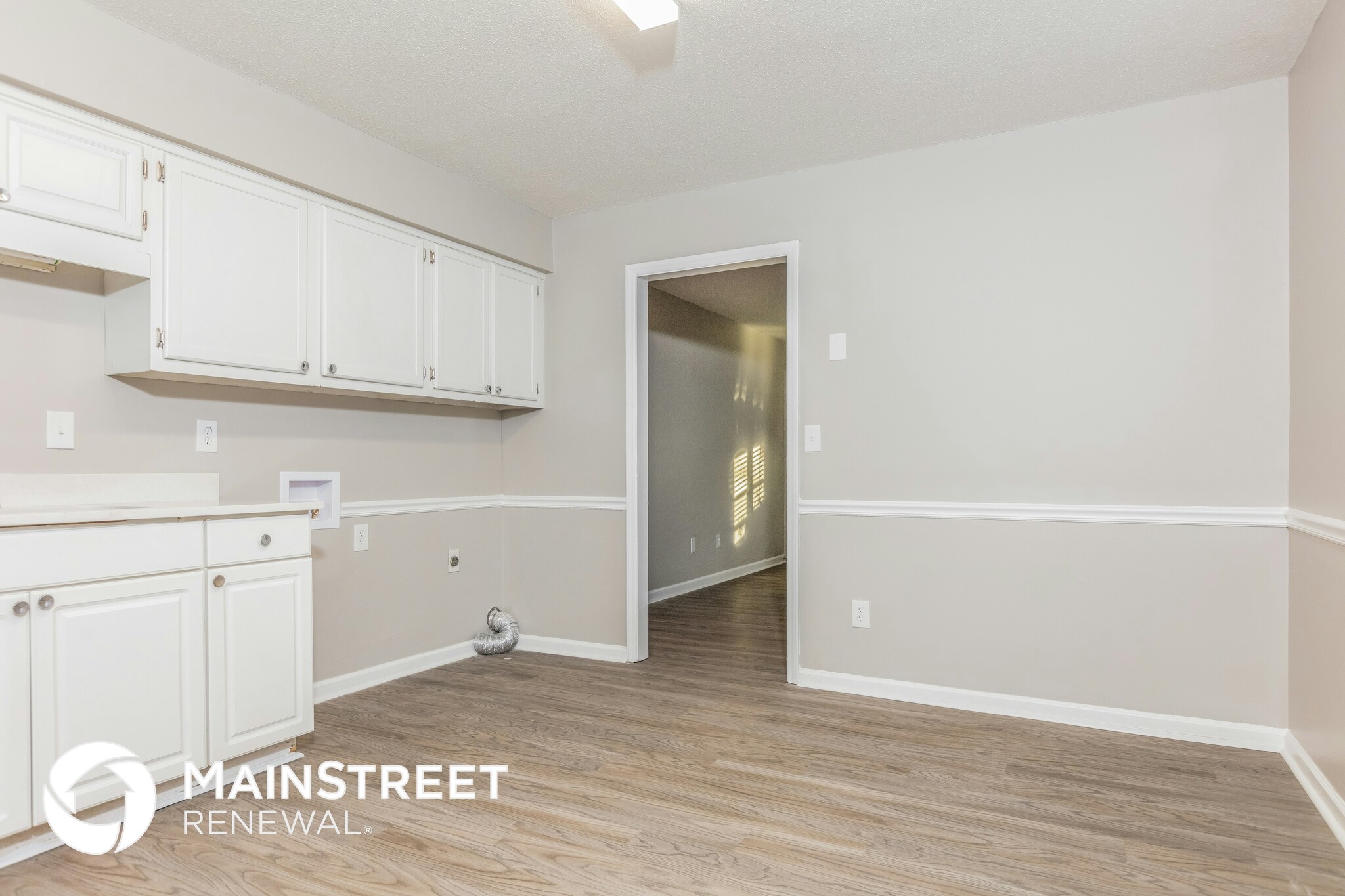 Building Photo - 405 Pineland Ave