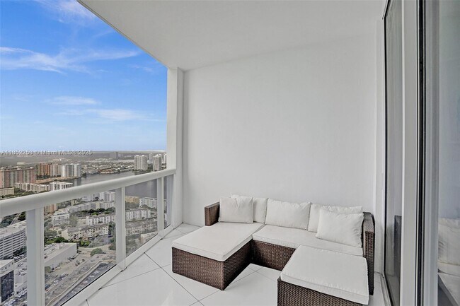 Building Photo - 18201 Collins Ave