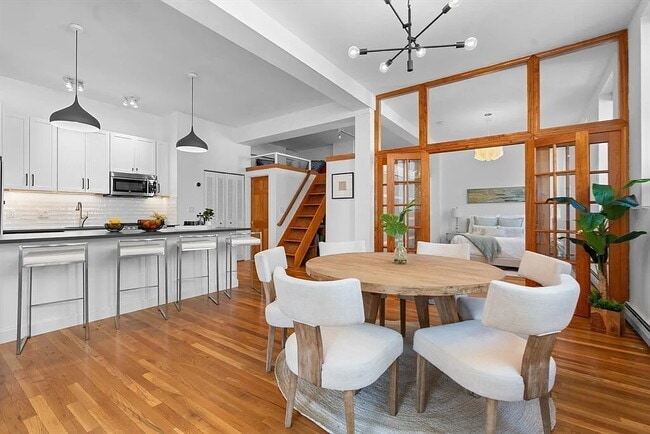 Building Photo - "Charming 1-Bed Retreat in Cambridge with ...
