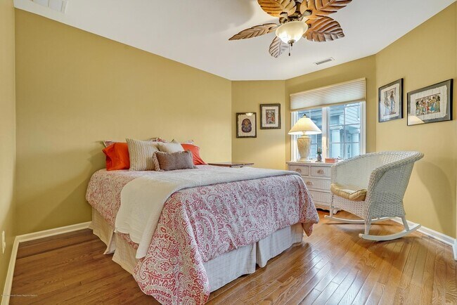 Building Photo - 18 Mariners Bend