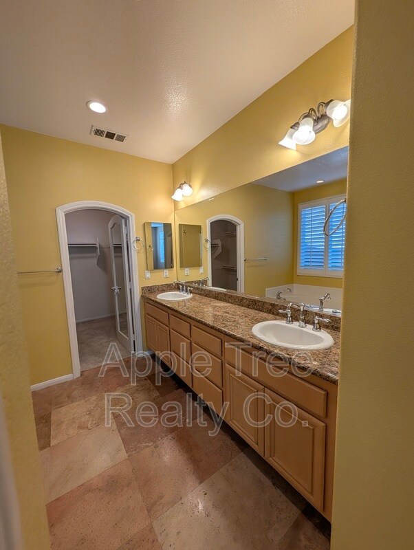 Building Photo - 1560 Gazebo Ln