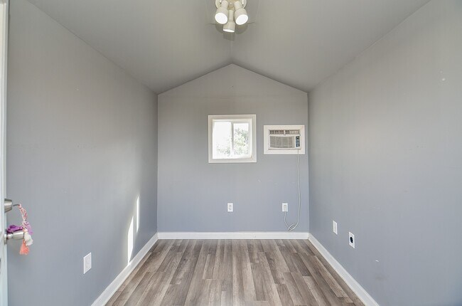 Building Photo - 9996 Boulder Bend Ln