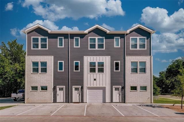 Building Photo - 422 S Lillian