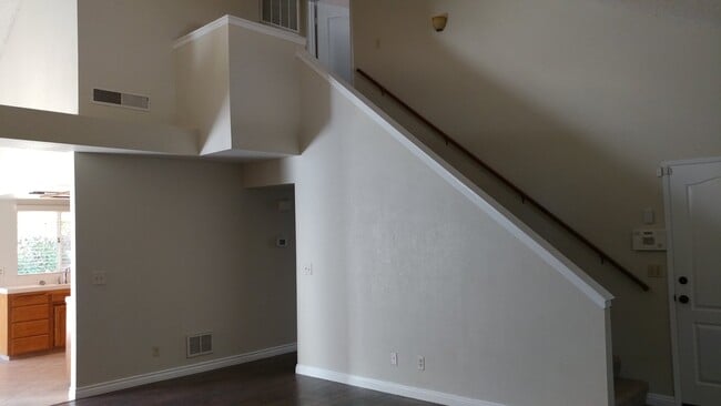 Building Photo - 2-Story home in NE Fresno, Clovis Unified Schools, super clean!
