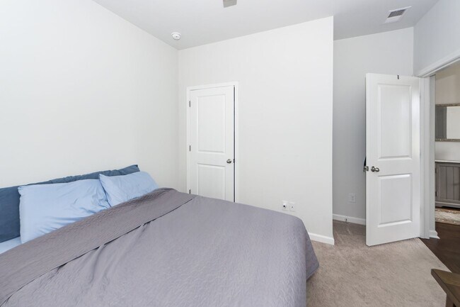 Building Photo - 4 Bedroom 2 Bath Home in French Quarter Creek - Huger