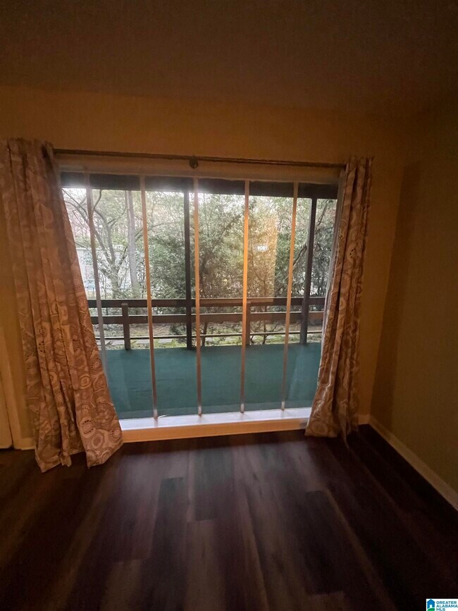 Building Photo - 3101 Lorna Rd