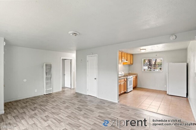 Building Photo - 2 br, 1 bath Triplex - 1466 77th Avenue, O...