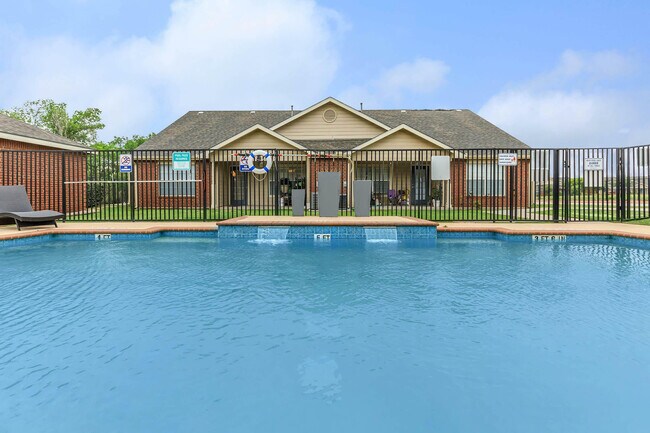 Sparkling Swimming Pool at Limestone Ridge - Limestone Ridge