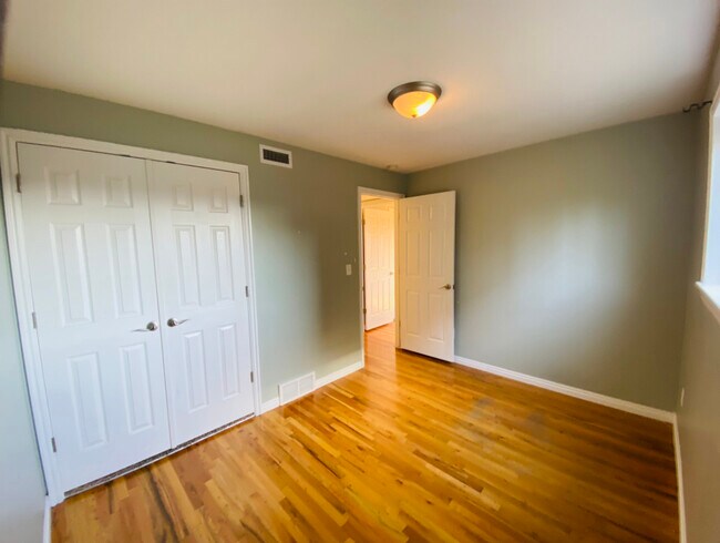 Building Photo - 1257 E 200 S