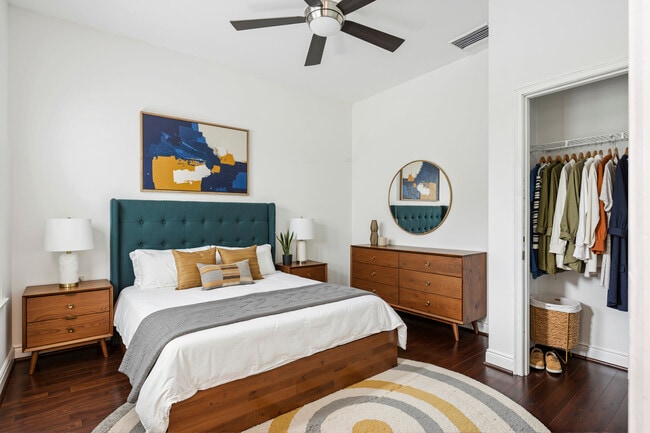 Building Photo - 11 W Harding St