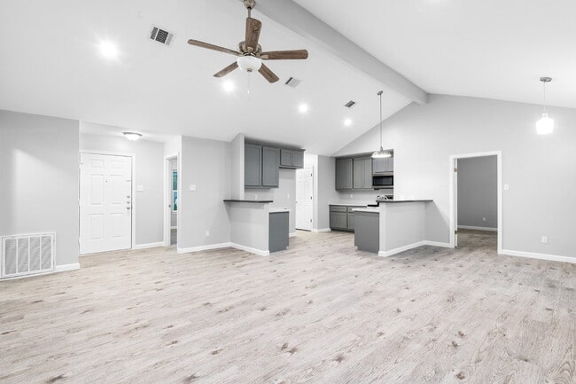 Building Photo - 10922 Village Trail Dr