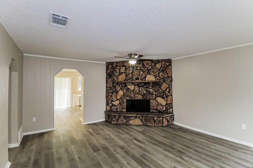 Building Photo - 6628 Brookdale Dr