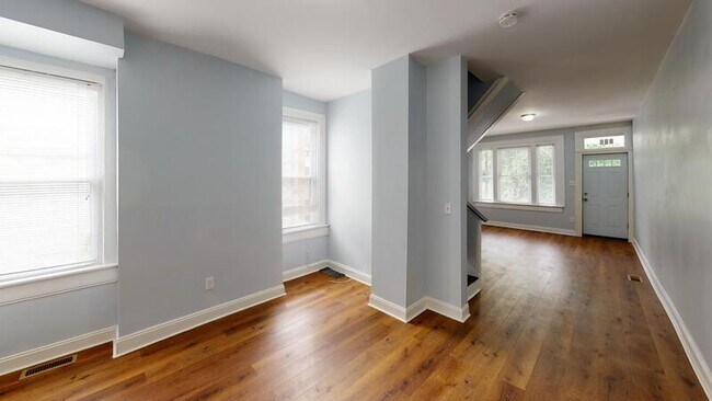 Building Photo - 706 E 43rd St