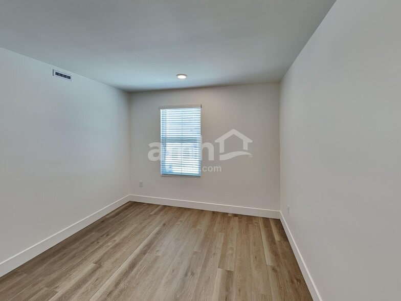 Building Photo - 9640 E Friedel Dr