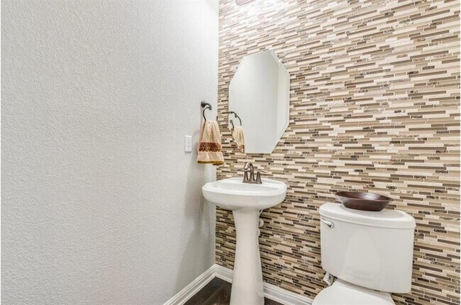 Building Photo - 2001 Herzog