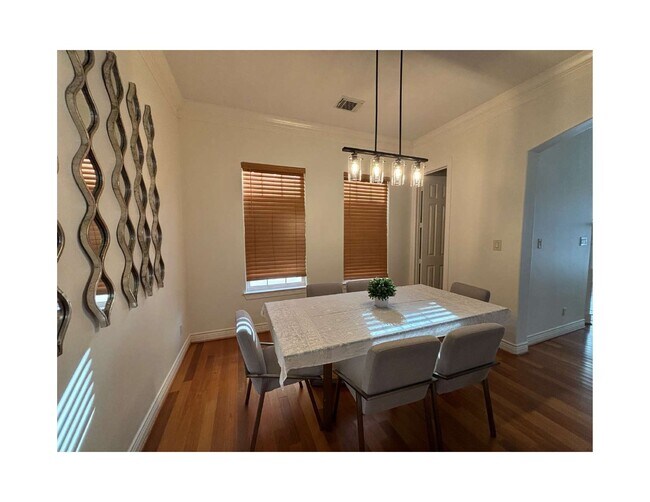 Building Photo - 1306 Birdsall St