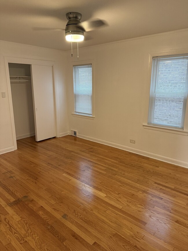 Building Photo - 5430 W Berteau Ave