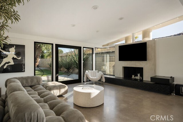 Building Photo - 2015 Irvine Ave