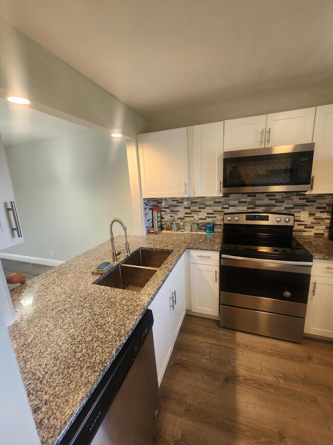Building Photo - 7257 Golf Colony Ct