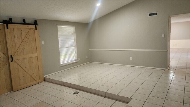 Building Photo - 2815 Quail Valley E Dr