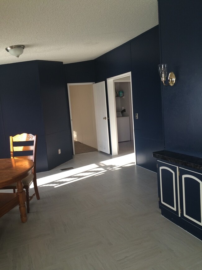 Building Photo - 1331 Ponderosa Ave NW