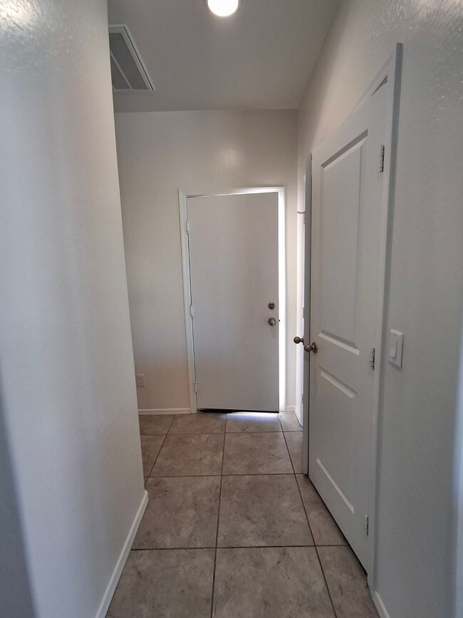 Building Photo - 3560 N Mia Ln